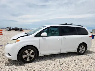2012 Toyota Sienna LE AAS z VIN 5TDKK3DCXCS226850, wystawiony jako Copart lot #60277995 z przebiegiem 155 590 mil mil oraz Szkoda całkowita • Salvage title. Historia ofert i sprzedaży dostępna na DreamBid. Obrazek 1.