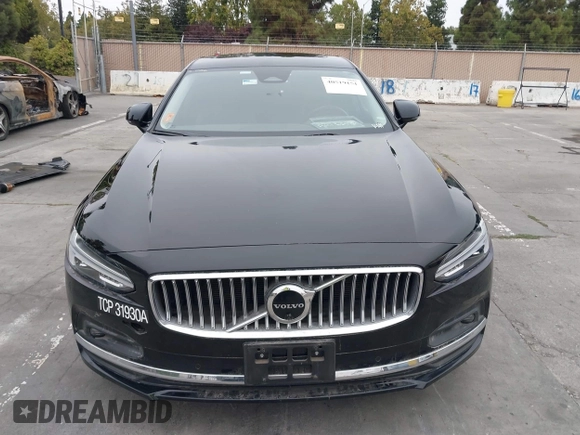 2023 Volvo S90 Plus z VIN LVY062MN1PP348741, wystawiony jako IAAI lot #40519151 z przebiegiem 49 300 mil mil oraz . Historia ofert i sprzedaży dostępna na DreamBid. Obrazek 13.