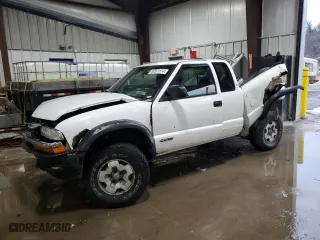 2002 Chevrolet S-10 LS with VIN 1GCCT19W028170655, listed as a Copart auction lot 86591574 with 127,909 mi miles and Salvage Title. Bid and sale history available at carsss.com. Image 1.