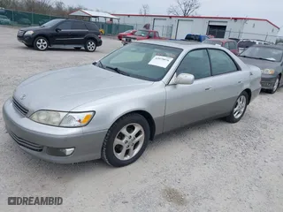 2001 Lexus ES 300 with VIN JT8BF28G015112689, listed as a IAAI auction lot 42075076 with 241,147 mi miles. Bid and sale history available at carsss.com. Image 2.