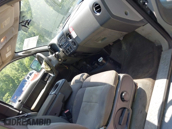 2004 Ford F-150 STX с VIN 1FTRX14W14NC54607, выставлен на аукционе IAAI как лот 42415593 с пробегом 197 942 миль миль и . История ставок и продаж доступна на DreamBid. Изображение 5.