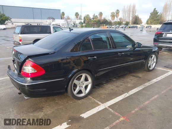 2009 Mercedes-Benz E-Class Luxury 3.5L with VIN WDBUF56X79B438094, listed as a IAAI auction lot 41524000 with 135,933 mi miles. Bid and sale history available at carsss.com. Image 4.
