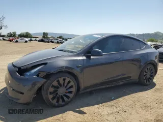 2024 Tesla Model Y Performance z VIN 7SAYGDEF0RF024089, wystawiony jako Copart lot #53981865 z przebiegiem Nie podano mil oraz Szkoda całkowita • Salvage title. Historia ofert i sprzedaży dostępna na DreamBid. Obrazek 1.