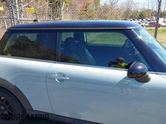 2011 MINI Hardtop with VIN WMWSU3C50BT098662, listed as a IAAI auction lot 41820600 with 109,061 mi miles and . Bid and sale history available at DreamBid. Image 13.