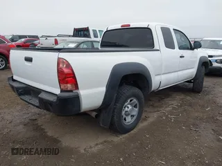 2013 Toyota Tacoma PreRunner with VIN 5TFTU4GN5DX040386, listed as a IAAI auction lot 41592956 with 217,885 mi miles. Bid and sale history available at carsss.com. Image 4.