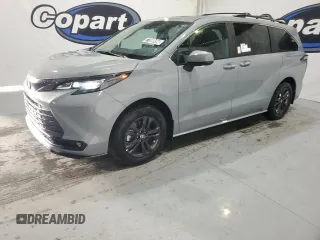 2024 Toyota Sienna LE with VIN 5TDCSKFC1RS139259, listed as a Copart auction lot 77890494 with 892 mi miles and Clean Title. Bid and sale history available at carsss.com. Image 1.