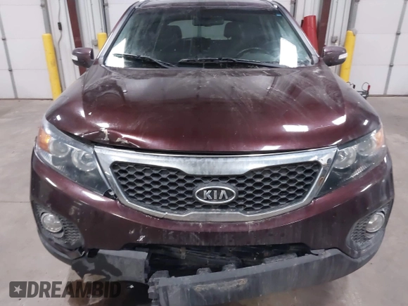2013 Kia Sorento EX z VIN 5XYKUDA29DG313777, wystawiony jako IAAI lot #41574912 z przebiegiem 120 003 mil mil oraz . Historia ofert i sprzedaży dostępna na DreamBid. Obrazek 12.