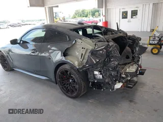 2024 BMW M4 Competition z VIN WBS33AZ00RCN69786, wystawiony jako IAAI lot #42279460 z przebiegiem 8614 mil mil oraz . Historia ofert i sprzedaży dostępna na DreamBid. Obrazek 3.