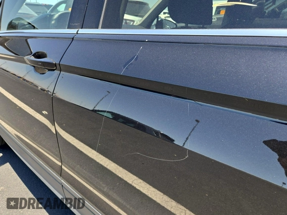 2024 Volkswagen Tiguan SE with VIN 3VV3B7AX8RM076346, listed as a IAAI auction lot 42734323 with 29,573 mi miles and . Bid and sale history available at DreamBid. Image 5.