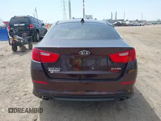 2014 Kia Optima EX z VIN 5XXGN4A77EG338455, wystawiony jako IAAI lot #42071765 z przebiegiem 136 331 mil mil oraz . Historia ofert i sprzedaży dostępna na DreamBid. Obrazek 16.