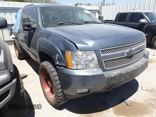 2008 Chevrolet Suburban LTZ with VIN 3GNFK163X8G193980, listed as a Copart auction lot 55521505 with 173,181 mi miles and Salvage title. Bid and sale history available at DreamBid. Image 4.
