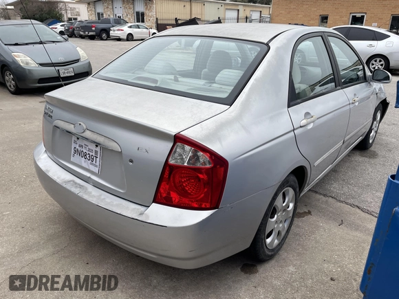 2004 Kia Spectra LX with VIN KNAFE121845043143, listed as a IAAI auction lot 41574523 with 211,758 mi miles. Bid and sale history available at carsss.com. Image 4.