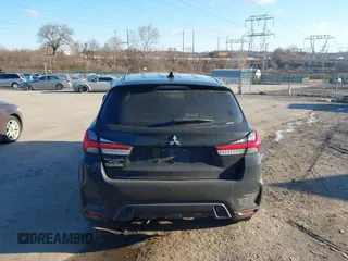 2023 Mitsubishi Outlander ES z VIN JA4ARUAU1PU011685, wystawiony jako IAAI lot #41575031 z przebiegiem 57 068 mil mil oraz . Historia ofert i sprzedaży dostępna na DreamBid. Obrazek 16.