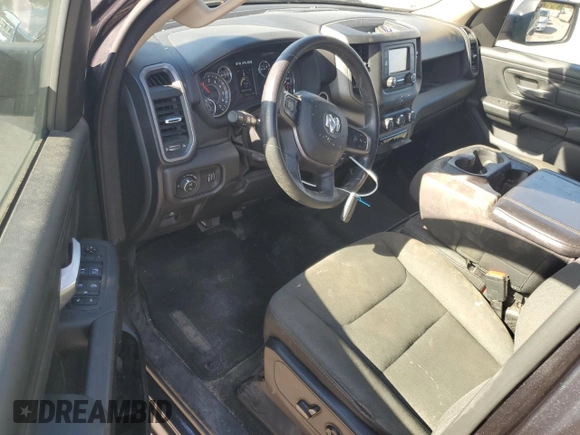 2021 Ram 1500 Tradesman z VIN 1C6RRFCG0MN714249, wystawiony jako Copart lot #85542574 z przebiegiem 93 443 mil mil oraz Czysty tytuł • Clean title. Historia ofert i sprzedaży dostępna na DreamBid. Obrazek 8.