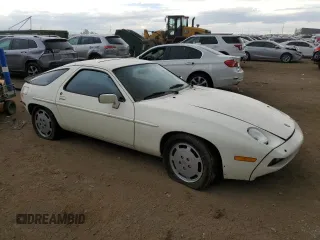 1984 Porsche 928 z VIN WP0JB0921ES860293, wystawiony jako Copart lot #70132694 z przebiegiem 134 907 mil mil oraz Tytuł czysty. Historia ofert i sprzedaży dostępna na DreamBid. Obrazek 4.