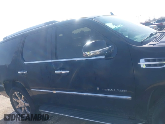 2009 Cadillac Escalade z VIN 1GYFC23299R226115, wystawiony jako IAAI lot #41563489 z przebiegiem 201 924 mil mil oraz . Historia ofert i sprzedaży dostępna na DreamBid. Obrazek 13.