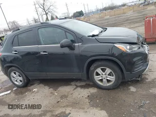 2019 Chevrolet Trax LT z VIN 3GNCJLSB7KL327065, wystawiony jako IAAI lot #42005861 z przebiegiem 84 795 mil mil oraz . Historia ofert i sprzedaży dostępna na DreamBid. Obrazek 12.