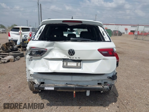 2024 Volkswagen Tiguan SE R-Line Black z VIN 3VVCB7AX5RM053896, wystawiony jako IAAI lot #41883670 z przebiegiem 11 239 mil mil oraz . Historia ofert i sprzedaży dostępna na DreamBid. Obrazek 17.