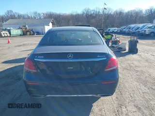 2019 Mercedes-Benz E-Class E 300 with VIN WDDZF4KB8KA592634, listed as a IAAI auction lot 41817498 with 103,676 mi miles. Bid and sale history available at carsss.com. Image 16.