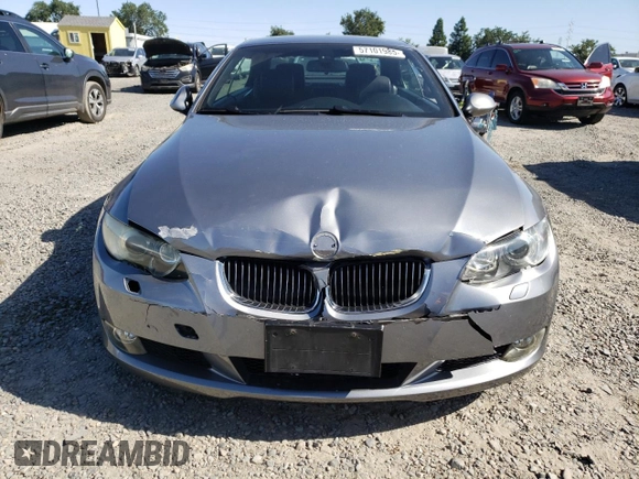 2008 BMW 3 Series 328i z VIN WBAWR33538P152346, wystawiony jako Copart lot #57101985 z przebiegiem 131 504 mil mil oraz Szkoda całkowita • Salvage title. Historia ofert i sprzedaży dostępna na DreamBid. Obrazek 5.