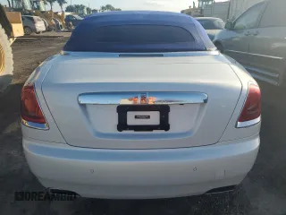 2018 Rolls-Royce Dawn z VIN SCA666D5XJU107625, wystawiony jako Copart lot #84906594 z przebiegiem Nie podano mil oraz Nie do naprawy. Historia ofert i sprzedaży dostępna na DreamBid. Obrazek 6.