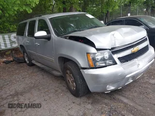 2013 Chevrolet Suburban LT z VIN 1GNSCJE06DR117136, wystawiony jako IAAI lot #42050057 z przebiegiem 282 513 mil mil oraz . Historia ofert i sprzedaży dostępna na DreamBid. Obrazek 1.