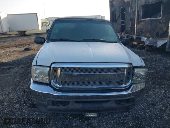 2003 Ford Excursion XLT z VIN 1FMNU40F03EA06549, wystawiony jako IAAI lot #42231165 z przebiegiem 176 564 mil mil oraz . Historia ofert i sprzedaży dostępna na DreamBid. Obrazek 12.