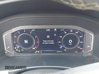 2022 Volkswagen Atlas SE z VIN 1V2KR2CA0NC517561, wystawiony jako IAAI lot #41653225 z przebiegiem 40 782 mil mil oraz . Historia ofert i sprzedaży dostępna na DreamBid. Obrazek 7.