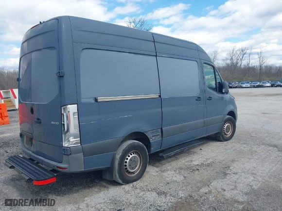 2019 Mercedes-Benz Sprinter Cargo Van with VIN WD4PF0CD8KP032948, listed as a IAAI auction lot 41256136 with 82,017 mi miles. Bid and sale history available at carsss.com. Image 4.
