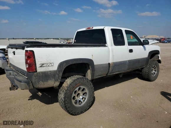 2007 Chevrolet Silverado 1500 Classic LT1 with VIN 1GCEK19Z47Z111552, listed as a Copart auction lot 72235324 with 251,471 mi miles and Salvage Title. Bid and sale history available at carsss.com. Image 3.