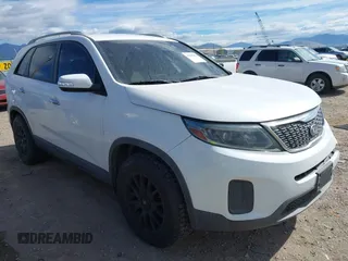 2015 Kia Sorento LX with VIN 5XYKT4A75FG608229, listed as a IAAI auction lot 40395853 with 81,115 mi miles. Bid and sale history available at carsss.com. Image 1.