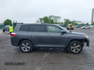 2012 Toyota Highlander Limited с VIN 5TDDK3EH6CS107339, выставлен на аукционе IAAI как лот 42219363 с пробегом 150 959 миль миль и . История ставок и продаж доступна на DreamBid. Изображение 13.