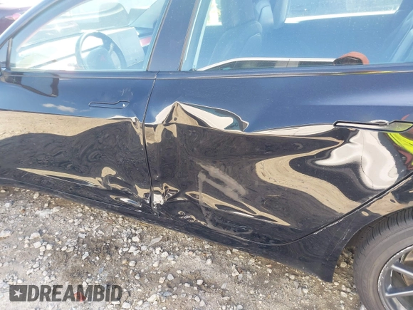 2018 Tesla Model 3 Long Range Battery z VIN 5YJ3E1EA9JF123109, wystawiony jako IAAI lot #42038158 z przebiegiem 133 361 mil mil oraz . Historia ofert i sprzedaży dostępna na DreamBid. Obrazek 6.
