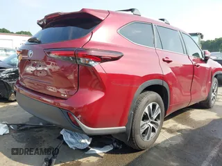 2024 Toyota Highlander LE with VIN 5TDKDRAHXRS548099, listed as a IAAI auction lot 42400552 with Not provided miles and . Bid and sale history available at DreamBid. Image 4.