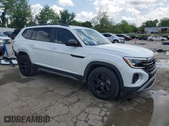 2024 Volkswagen Atlas Peak Edition SEL with VIN 1V2GR2CA0RC602704, listed as a Copart auction lot 57132995 with 11,474 mi miles and Salvage title. Bid and sale history available at DreamBid. Image 4.