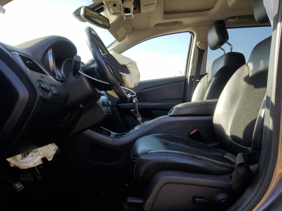 2019 Dodge Journey Crossroad z VIN 3C4PDCGGXKT746288, wystawiony jako Copart lot #53780855 z przebiegiem 106 171 mil mil oraz Szkoda całkowita • Salvage title. Historia ofert i sprzedaży dostępna na DreamBid. Obrazek 7.