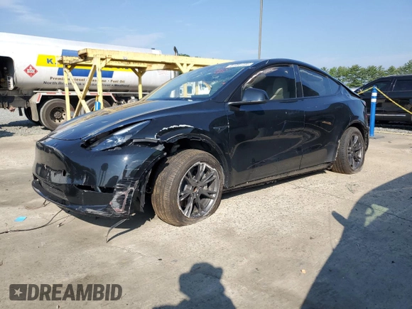 2024 Tesla Model Y z VIN 7SAYGDED7RF162680, wystawiony jako Copart lot #61991495 z przebiegiem Nie podano mil oraz Czysty tytuł • Clean title. Historia ofert i sprzedaży dostępna na DreamBid. Obrazek 1.