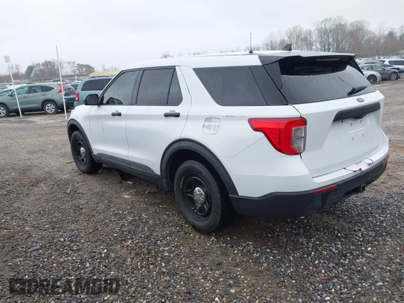 2020 Ford Police Interceptor Utility z VIN 1FM5K8AB8LGD07809, wystawiony jako IAAI lot #41888266 z przebiegiem 39 927 mil mil oraz . Historia ofert i sprzedaży dostępna na DreamBid. Obrazek 3.