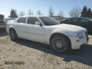 2008 Chrysler 300 Touring with VIN 2C3LK53G18H262098, listed as a Copart auction lot 46910935 with 92,052 mi miles and Salvage Title. Bid and sale history available at carsss.com. Image 4.