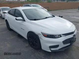 2018 Chevrolet Malibu LT z VIN 1G1ZD5ST8JF124833, wystawiony jako IAAI lot #42175064 z przebiegiem 121 449 mil mil oraz . Historia ofert i sprzedaży dostępna na DreamBid. Obrazek 1.