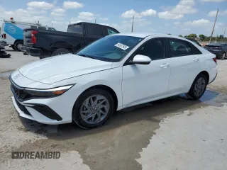 2024 Hyundai Elantra SEL z VIN KMHLM4DGXRU798539, wystawiony jako Copart lot #54567595 z przebiegiem 6 136 mil mil oraz Szkoda całkowita • Salvage title. Historia ofert i sprzedaży dostępna na DreamBid. Obrazek 1.