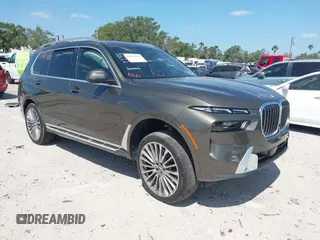 2023 BMW X7 xDrive40i z VIN 5UX23EM03P9R84076, wystawiony jako IAAI lot #42157635 z przebiegiem 37 063 mil mil oraz . Historia ofert i sprzedaży dostępna na DreamBid. Obrazek 1.