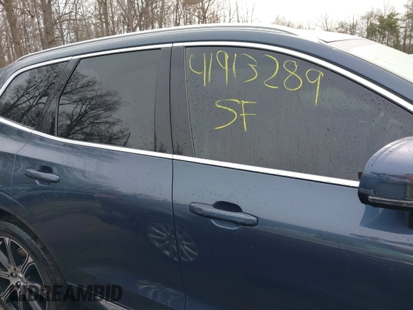 2019 Volvo XC60 Inscription z VIN LYV102RL9KB274915, wystawiony jako IAAI lot #41913289 z przebiegiem 118 776 mil mil oraz . Historia ofert i sprzedaży dostępna na DreamBid. Obrazek 13.