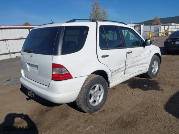 2001 Mercedes-Benz M-Class with VIN 4JGAB54E01A257846, listed as a IAAI auction lot 42010998 with 194,597 mi miles. Bid and sale history available at carsss.com. Image 4.
