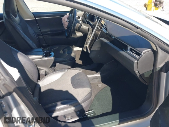 2014 Tesla Model S 60 z VIN 5YJSA1H17EFP43546, wystawiony jako IAAI lot #41896443 z przebiegiem Nie podano mil oraz . Historia ofert i sprzedaży dostępna na DreamBid. Obrazek 5.