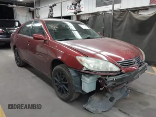 2005 Toyota Camry STD z VIN 4T1BE32K25U067690, wystawiony jako IAAI lot #42283504 z przebiegiem 161 076 mil mil oraz . Historia ofert i sprzedaży dostępna na DreamBid. Obrazek 1.