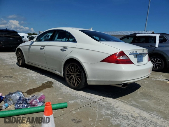 2007 Mercedes-Benz CLS-Class 5.5L with VIN WDDDJ72X17A085037, listed as a Copart auction lot 73697284 with 0 mi miles and Non Repairable. Bid and sale history available at carsss.com. Image 2.