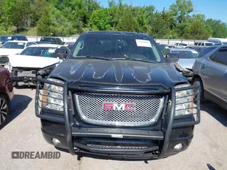 2008 GMC Yukon XL z VIN 1GKFK66838J228301, wystawiony jako IAAI lot #42226806 z przebiegiem 242 968 mil mil oraz . Historia ofert i sprzedaży dostępna na DreamBid. Obrazek 12.