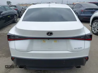 2021 Lexus IS 300 z VIN JTHCA1D27M5115858, wystawiony jako IAAI lot #42131418 z przebiegiem 17 069 mil mil oraz . Historia ofert i sprzedaży dostępna na DreamBid. Obrazek 16.
