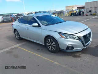 2020 Nissan Altima 2.5 SL with VIN 1N4BL4EV2LC135355, listed as a IAAI auction lot 41778726 with 104,603 mi miles. Bid and sale history available at carsss.com. Image 1.